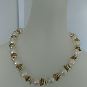 LARGE PEARL NECKLANCE.